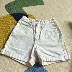 Vintage GUESS white high waisted shorts size 28